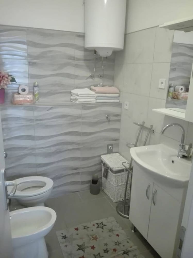 Tona - Close to sea - A1