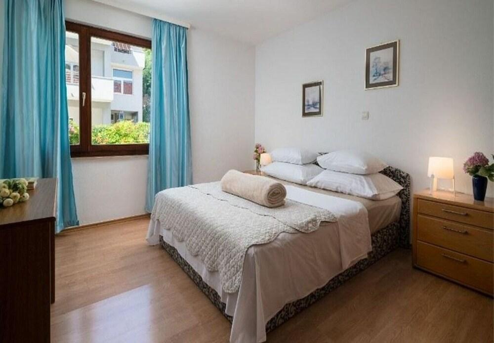 Divna - With Terrace - A4