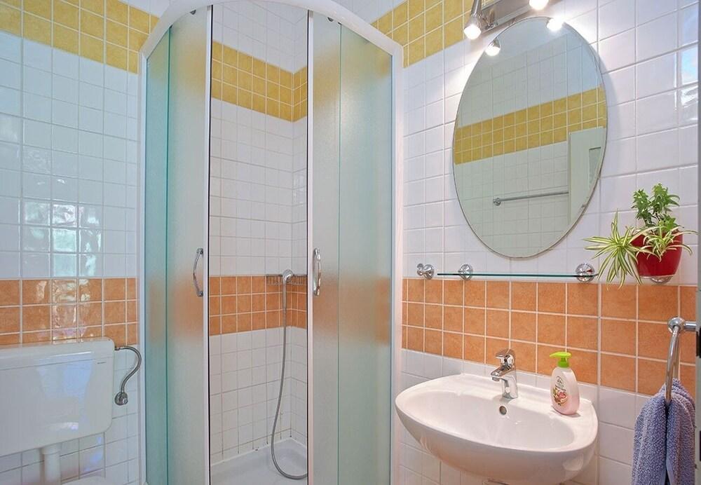 Vibo - Parking and Barbecue - A5 Vinka 4