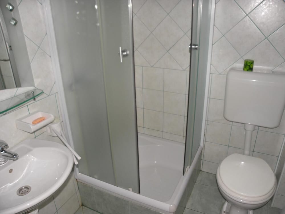 Pool - Swimming Pool and Grill - A4