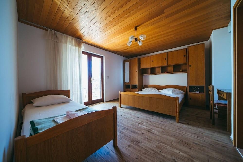 Lovre - Close to the sea - A1