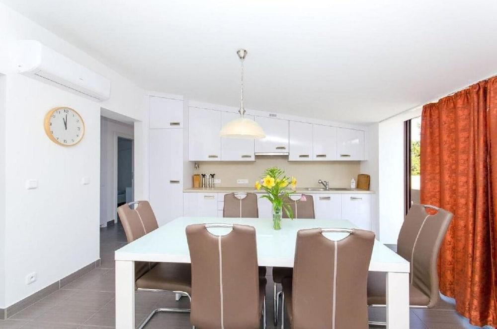 Star - With Swimming Pool - A6