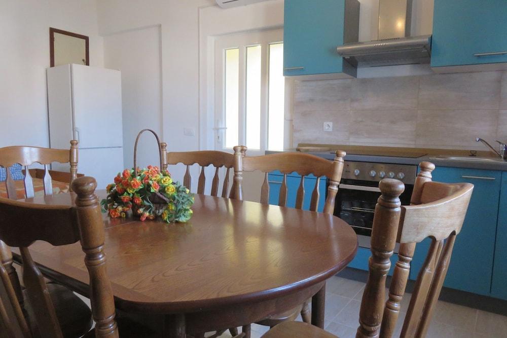 Marin - 100m From the Beach With Parking - A1