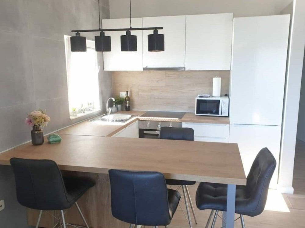 The View - Close to the Beach & Parking - A1