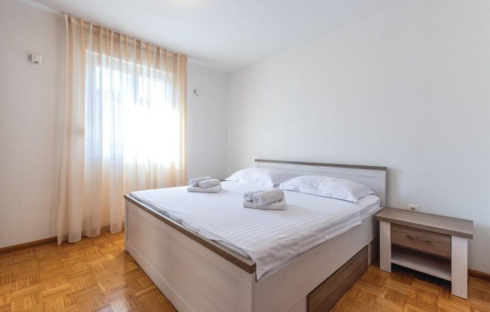 Dino - Spacious Near City Centre - A1