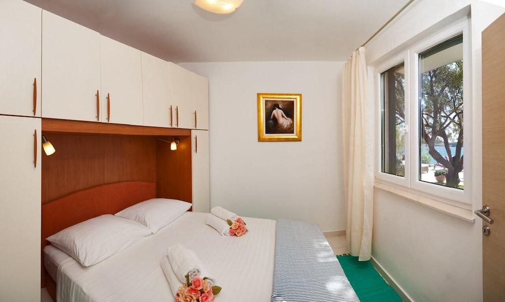 Lucmar - Swimming Pool and sea View - H