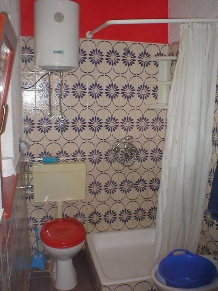 Luna- 20m From Beach - A4 Teuta