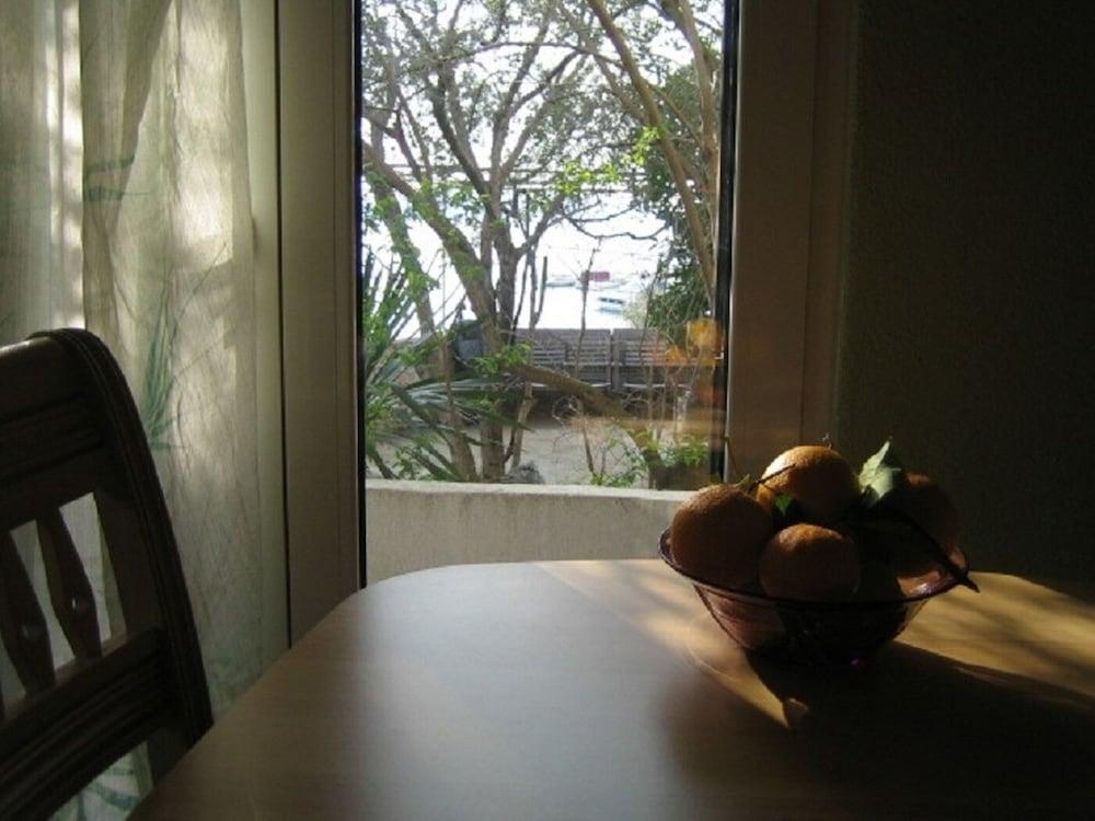 Luna- 20m From Beach - A4 Teuta