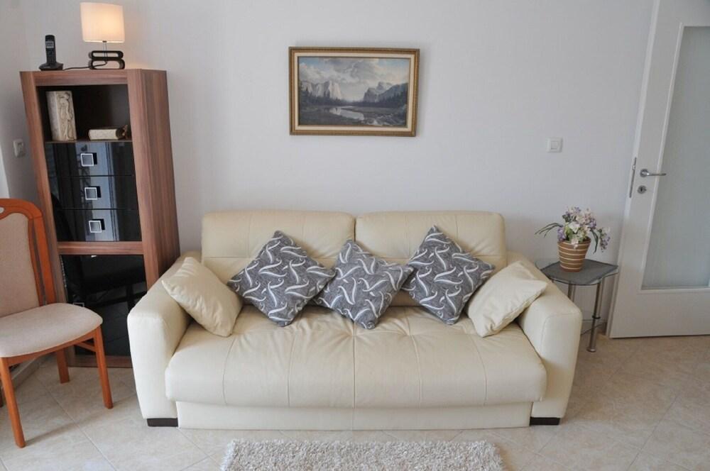 Sonja - 10m From Beach - A3-bez