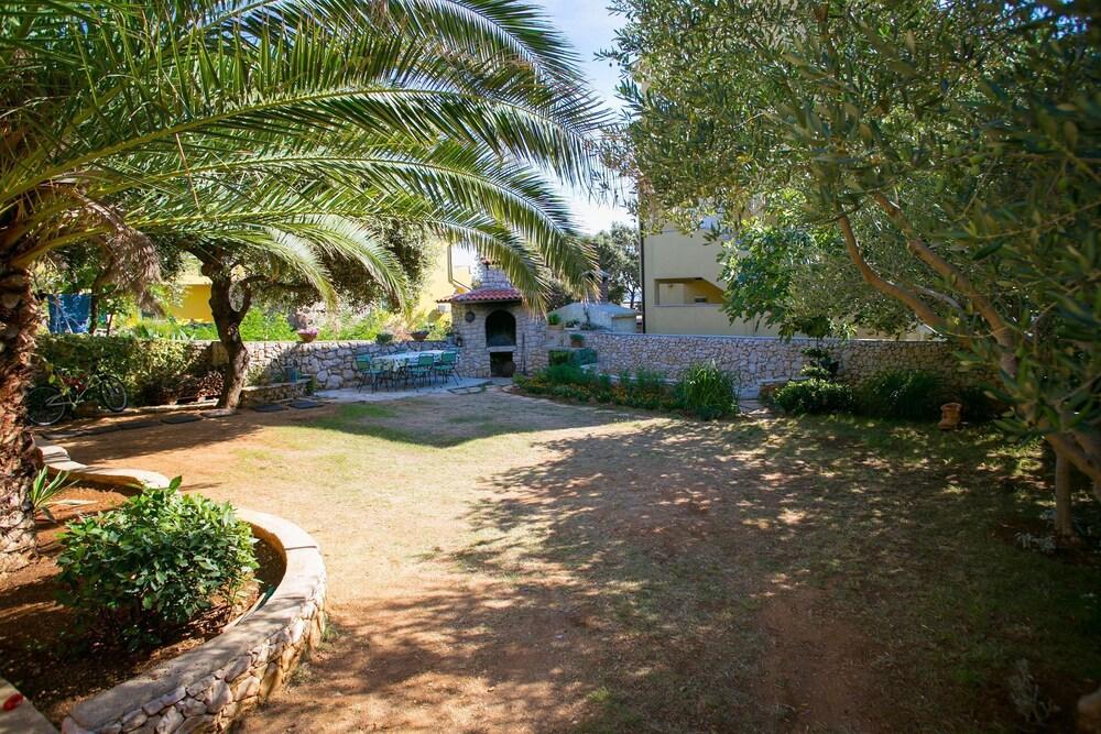 Lea - With Terrace - A2