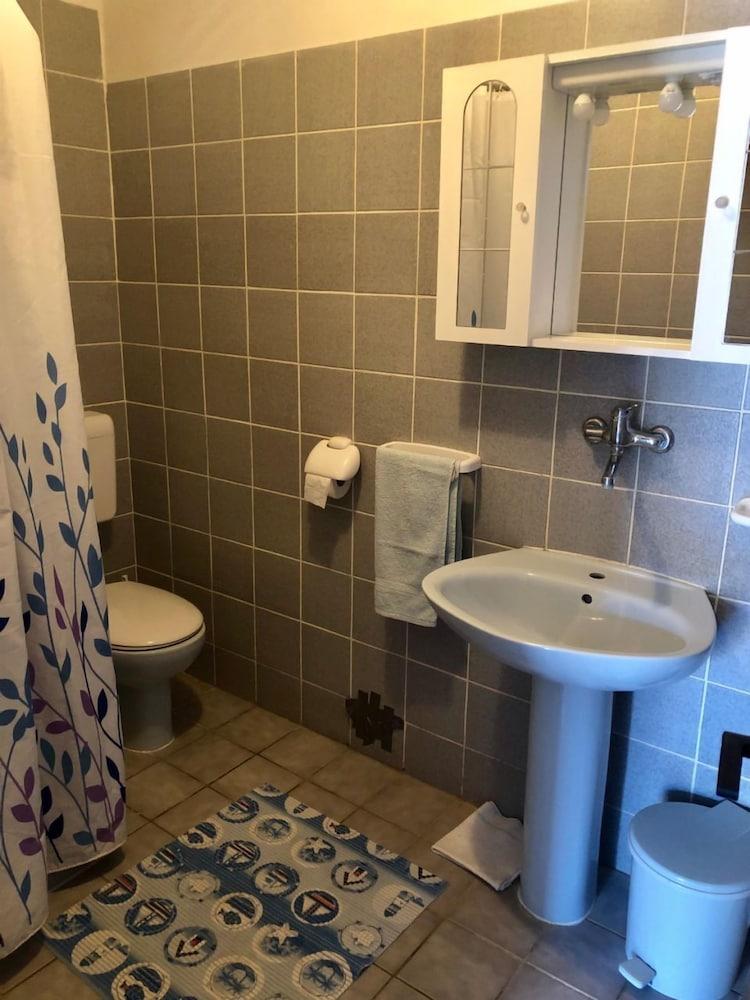 Kate - With Nice View - A3