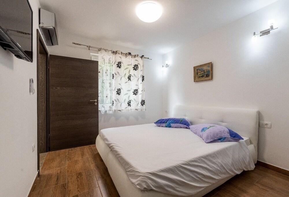 Vladimirg - Surrounded by Nature - H