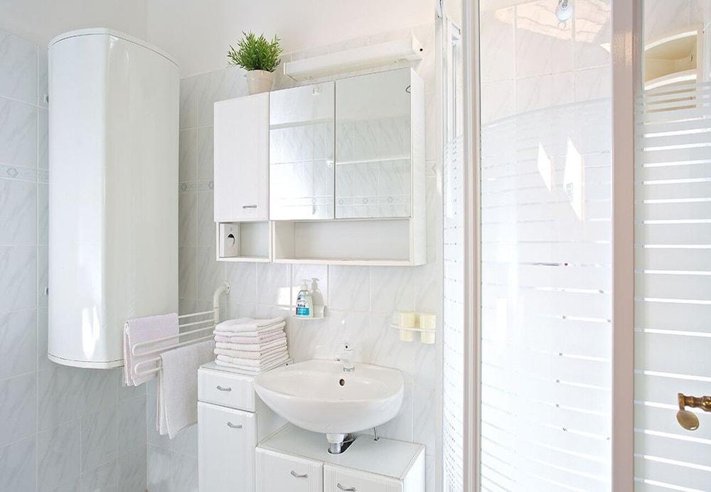 Tobo - Parking and Barbecue - A5 Kal5