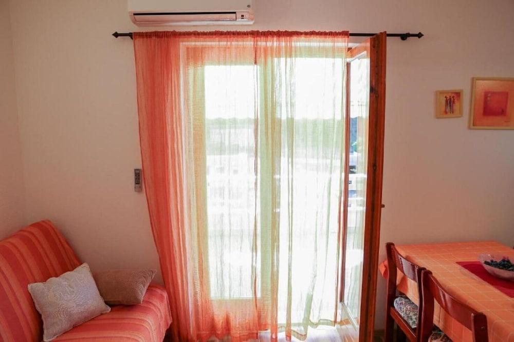 Boro - Free Parking and Grill - A1