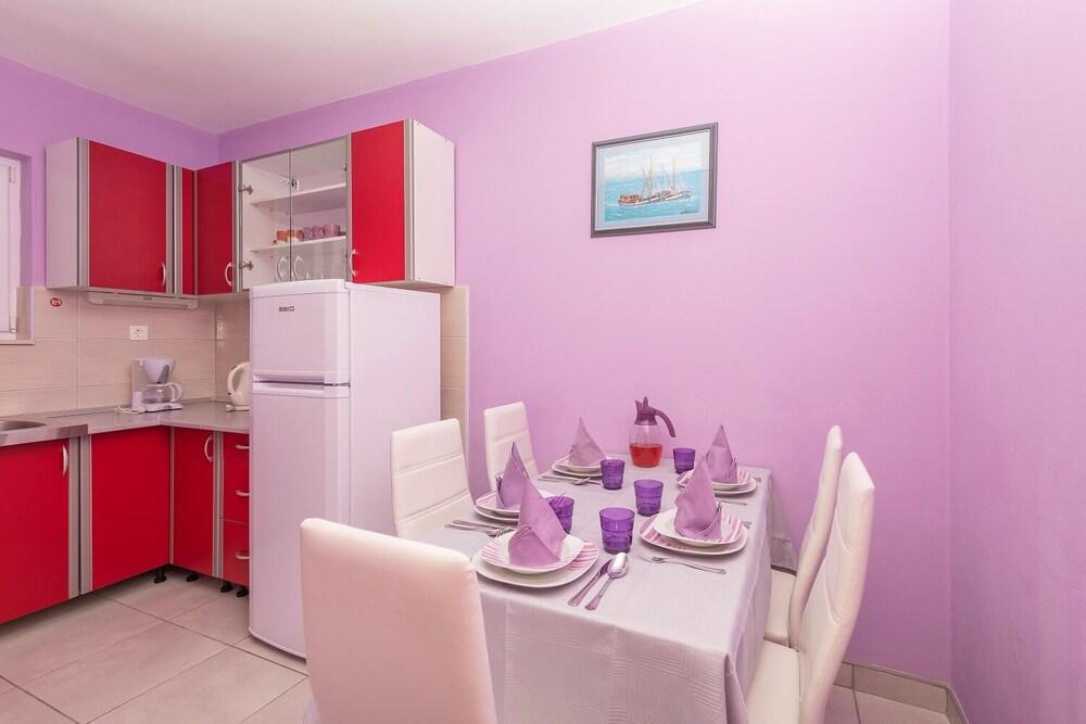 Goran - in the Center of the City - A1 Ljubičasti