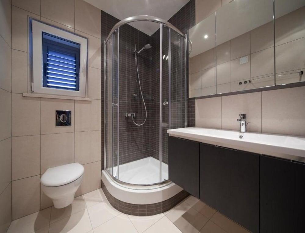 Ivy - Modern With Terrace - A3 Tratincica