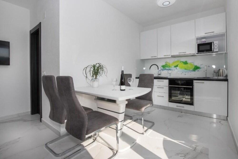 Jakov - Modern and Cosy With Pool - B2