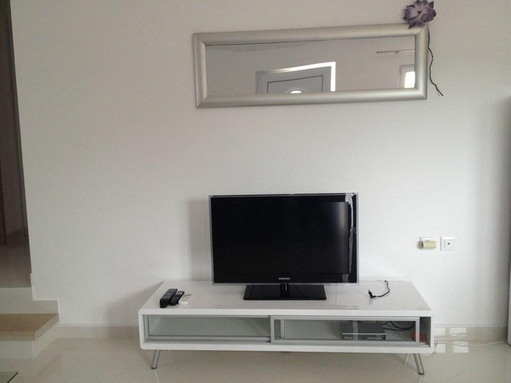 Franco - Secluded Paradise - A3 Franceska