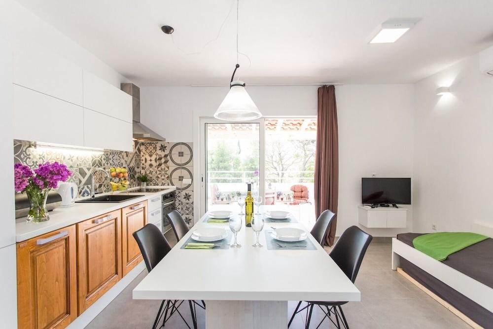 Blue Lagoon - Nice Terrace and Modern - A2