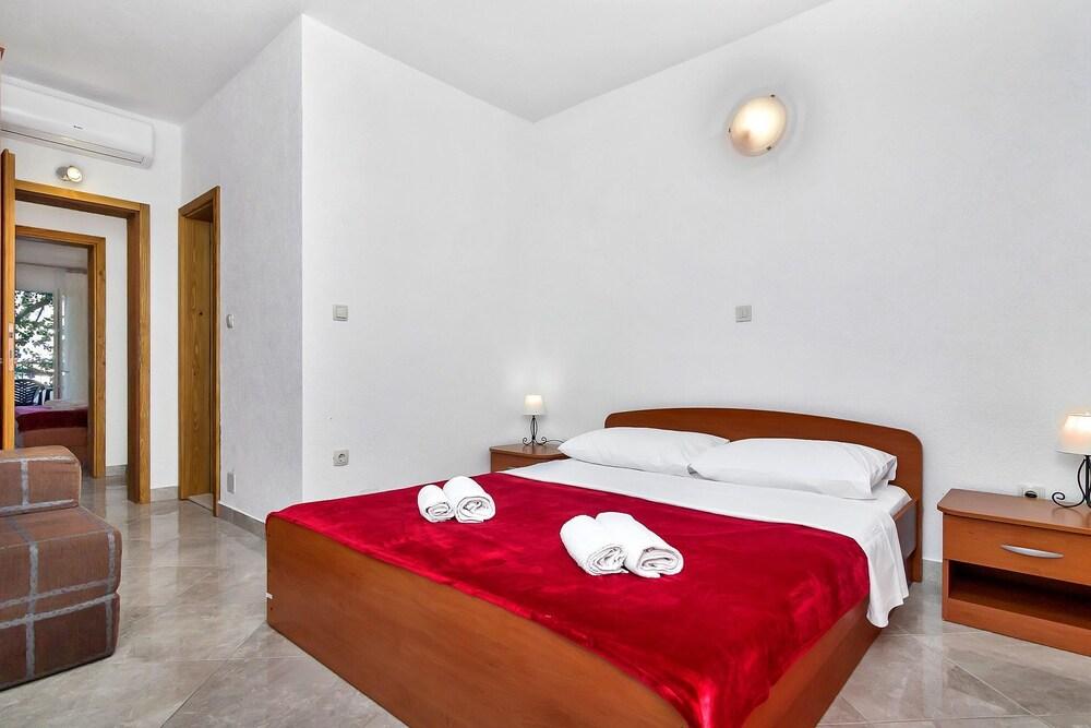 Nikola - 5 m From Beach - A pr