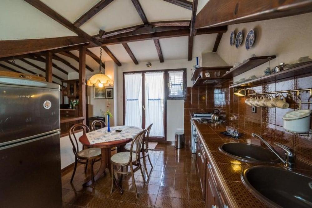 Ela - First row to the Sea - A1 Veliki