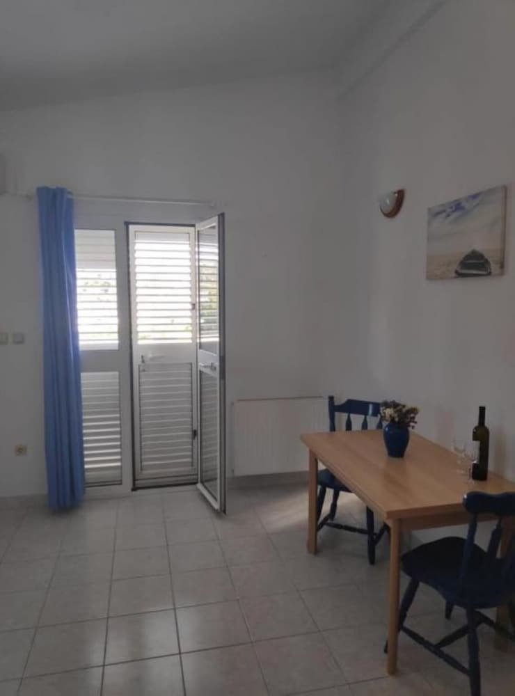 Jadranka - Free Parking and Grill - A2-blue