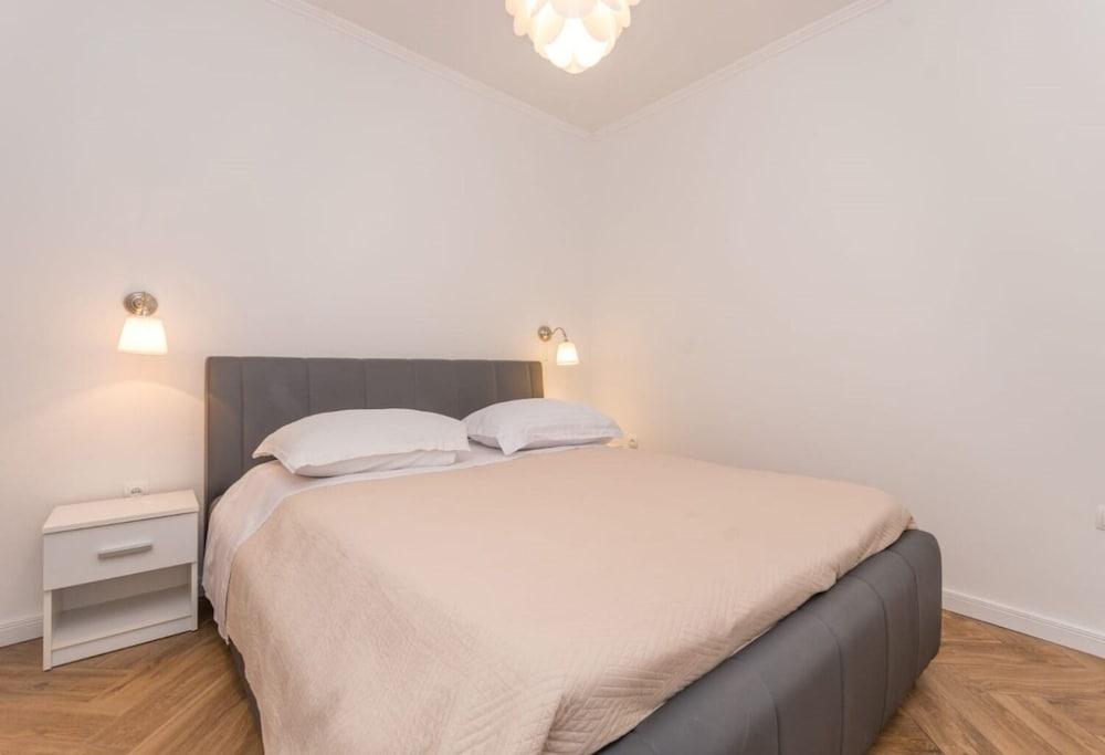 Teresa - Great Location & Parking - A1