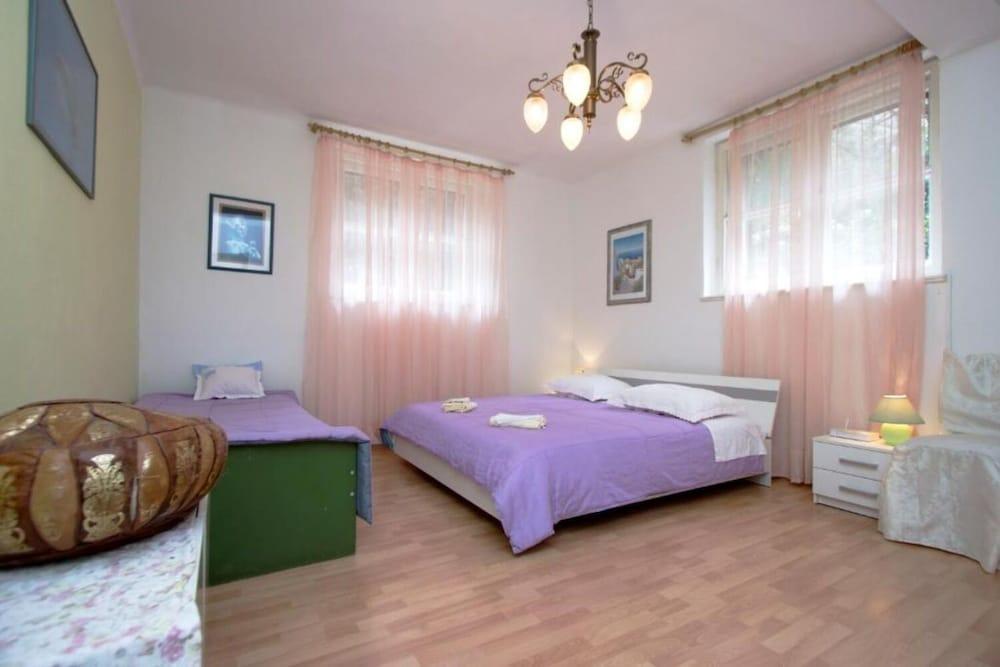 Brane - Great Location & Garden Terrace - A1