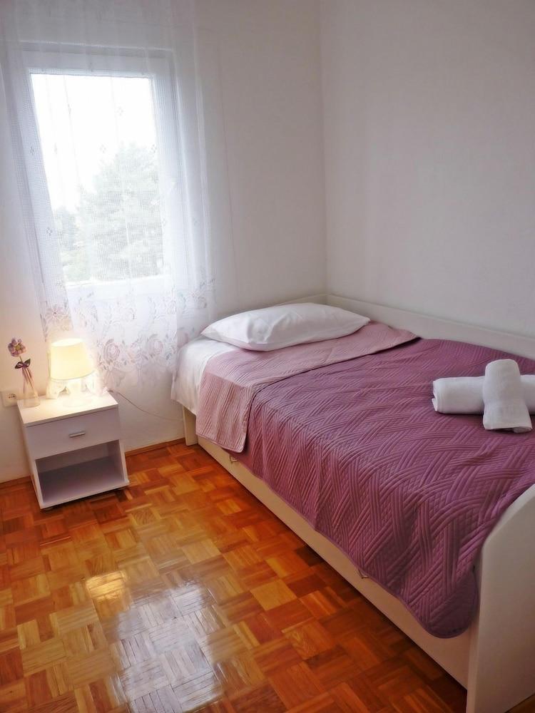 Željko - Affordable and With sea View - A1