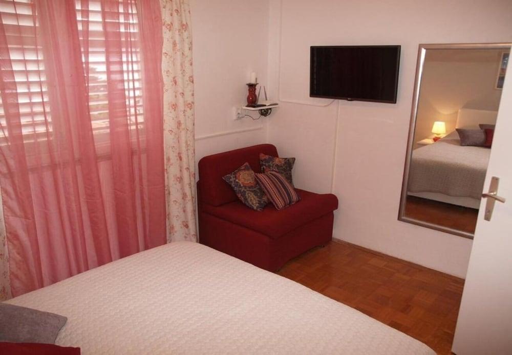 Vedro - 50 m From sea - 1- Red