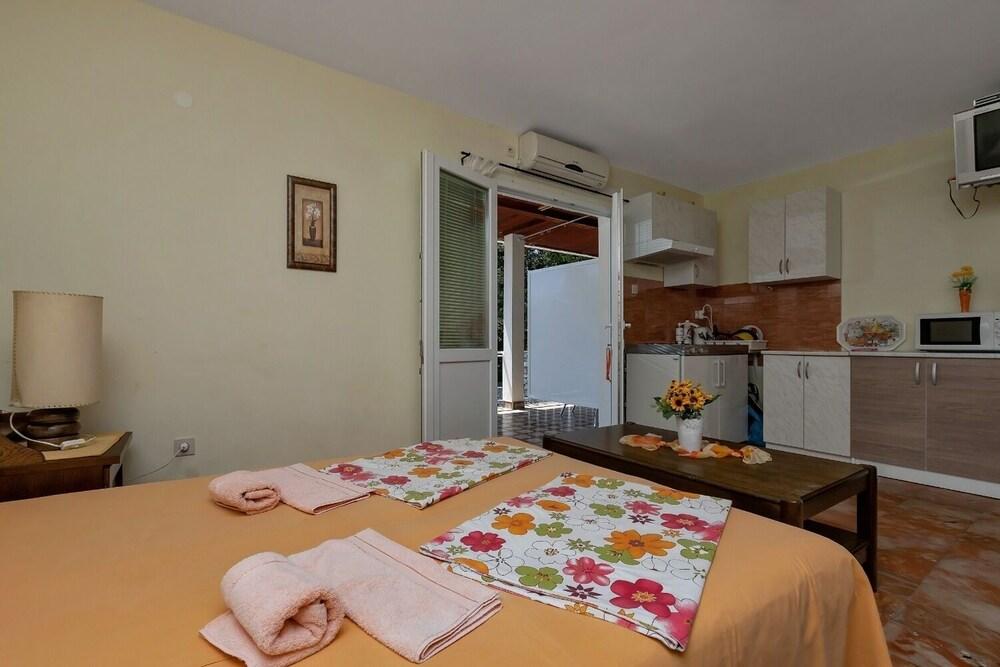 Vlatko - Afordable & Cosy - SA2