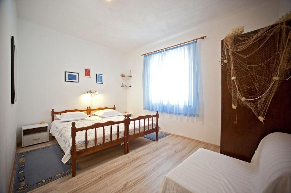 Villa Marijeta - 20 m From sea - H