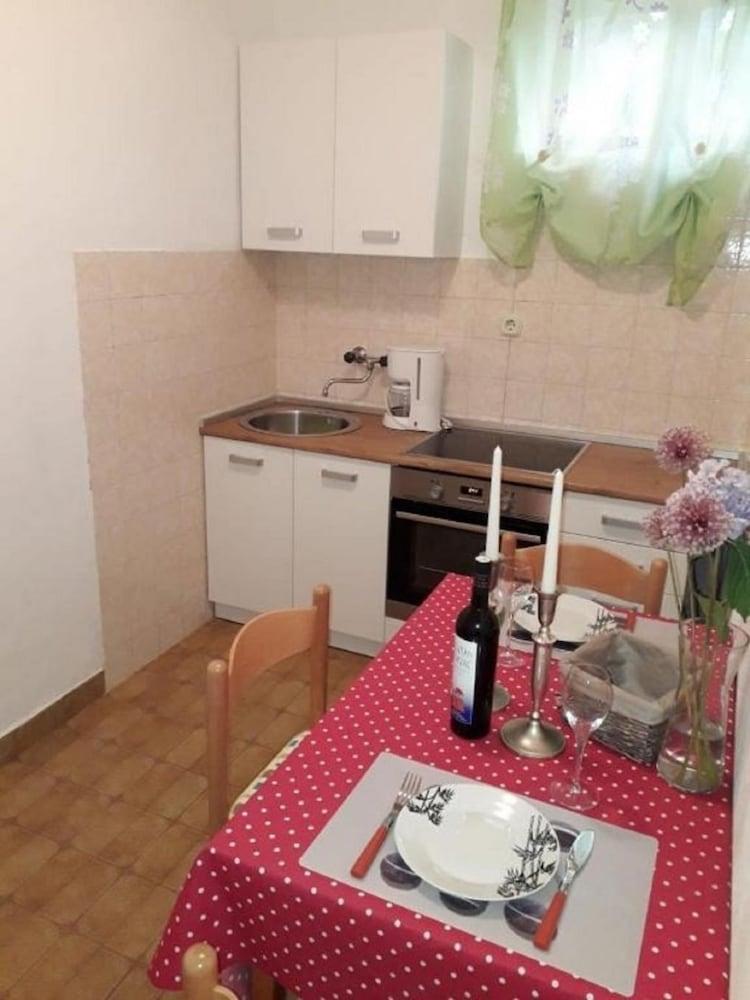 Dioniza - 150 m From Beach - A2