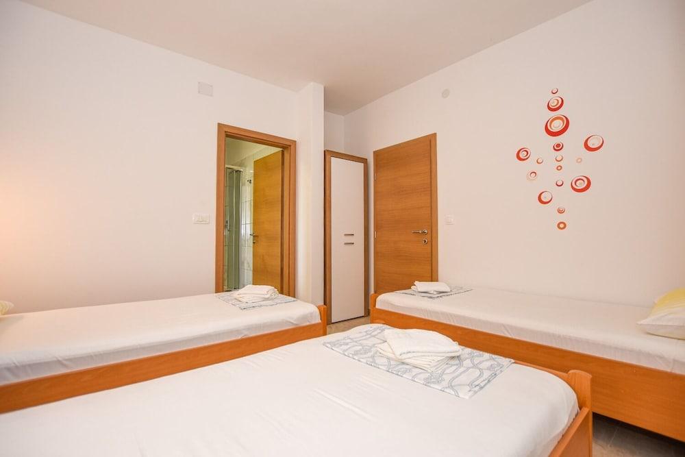 Neve - 50 m From Beach - A4