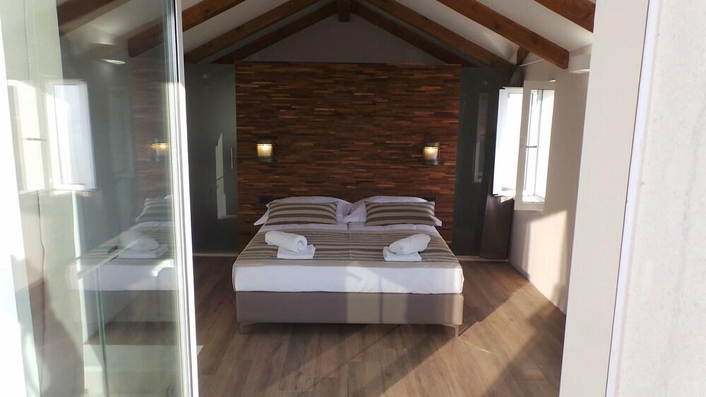 Tanja - With Pool - H