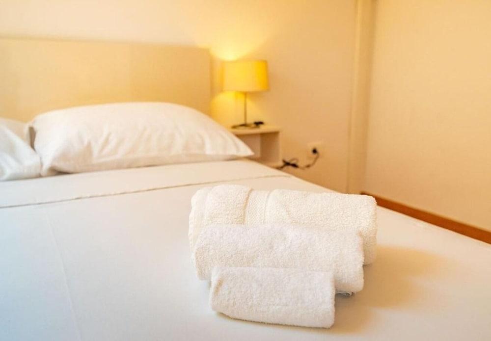 Luce - Pool and View - A1