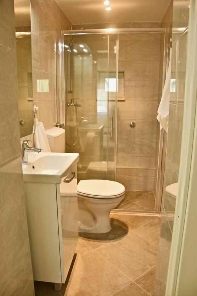 Mara - Free Parking - Off1 - SA1