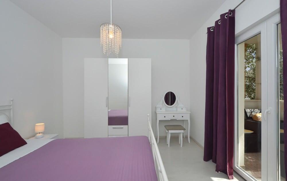 Pazanin - 20m From the Beach - H