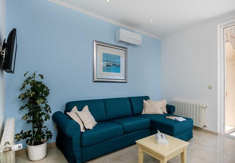 Draga - 10 m From sea - A1