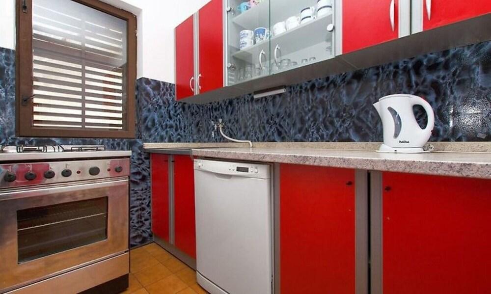 Bepoto - Family Apartment With Terrace - A1