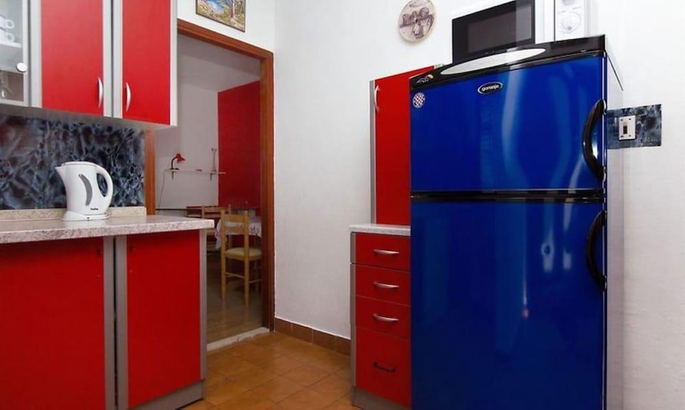 Bepoto - Family Apartment With Terrace - A1