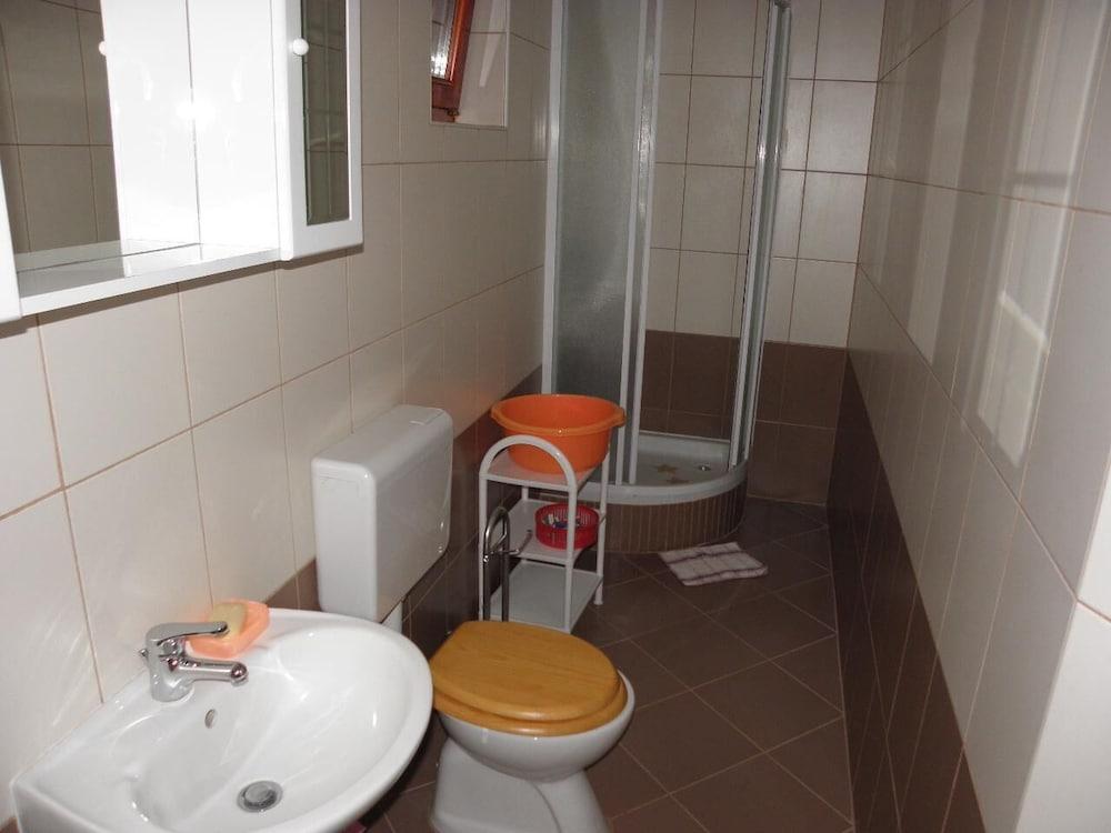 Josef - Seaview - A2 Crveni