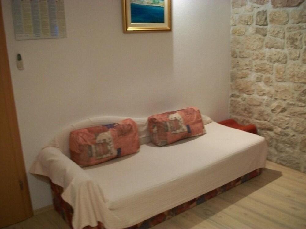 Jare - in old Town - A2 Gornji