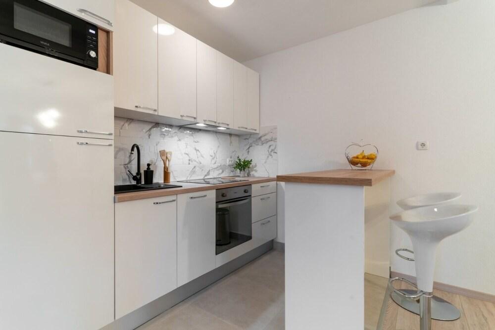 Lux 3 - Heated Pool - A5