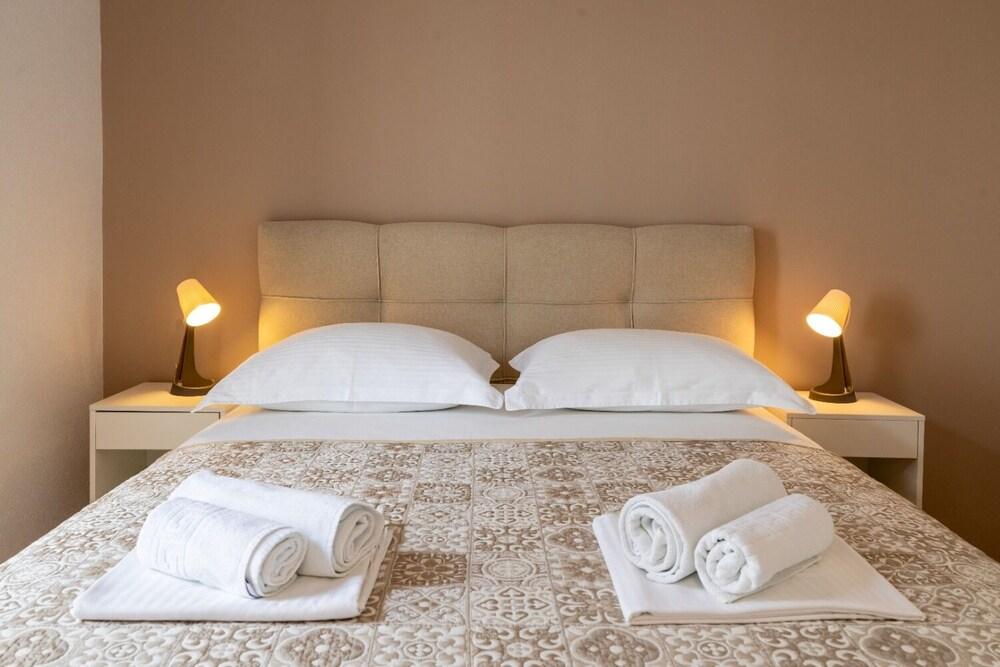 Gianni - Modern & Great Location - SA1