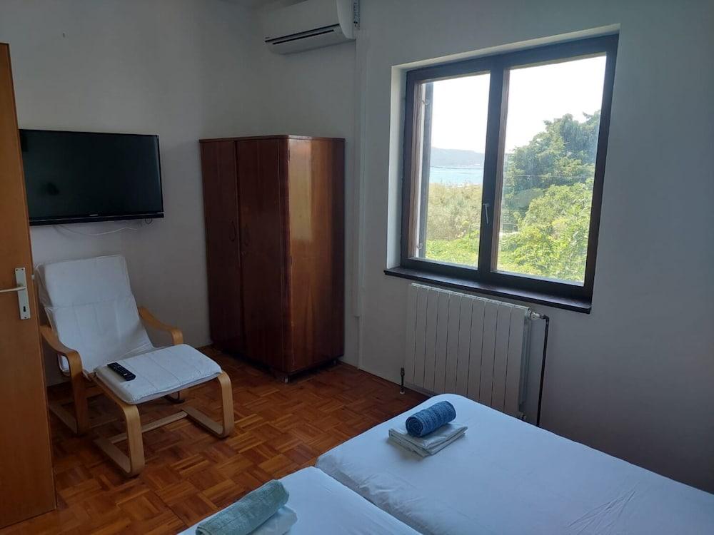 Sreca - 10m From the sea - A2