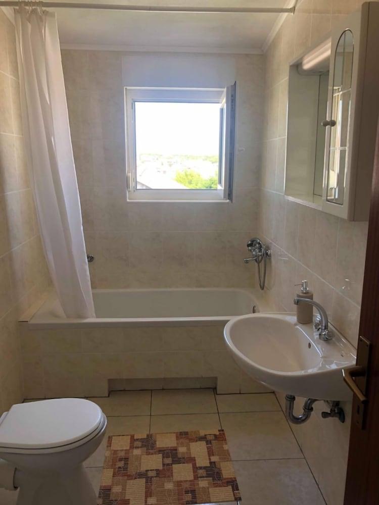 Sabina - Parking - A3