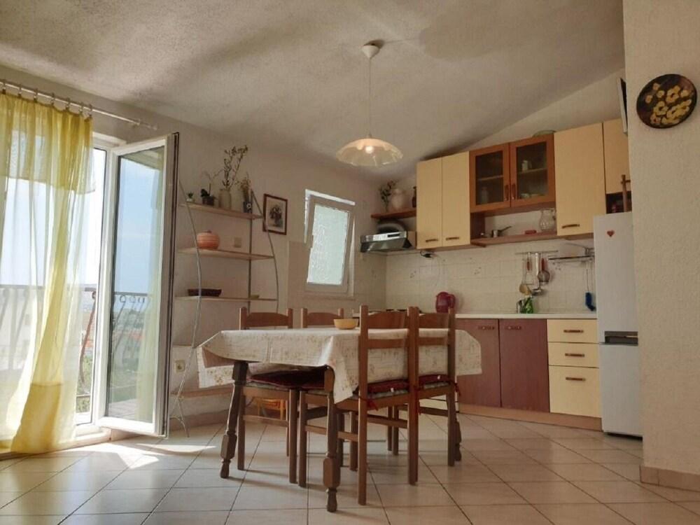 Nina - Free Private Parking - A2