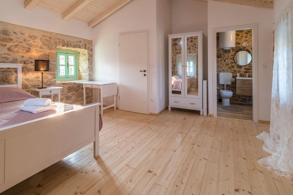 Peace - Rustic With Pool - H