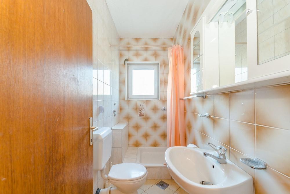 Ivica - With Parking - A1-0a